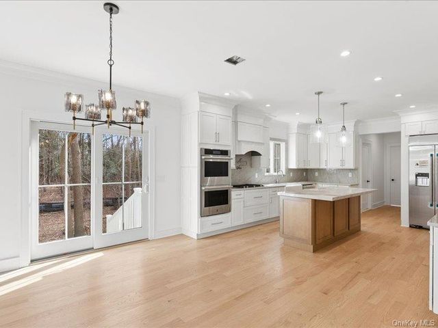 17 Cedar Lane, East Patchogue, NY 11772