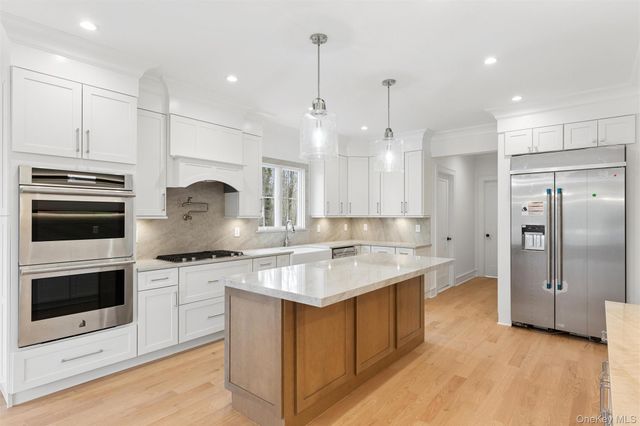 17 Cedar Lane, East Patchogue, NY 11772