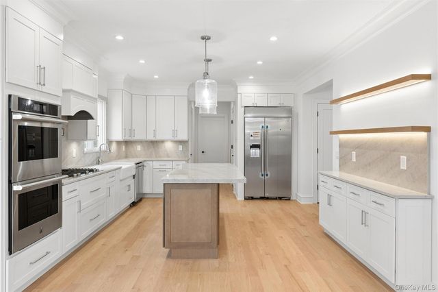 17 Cedar Lane, East Patchogue, NY 11772