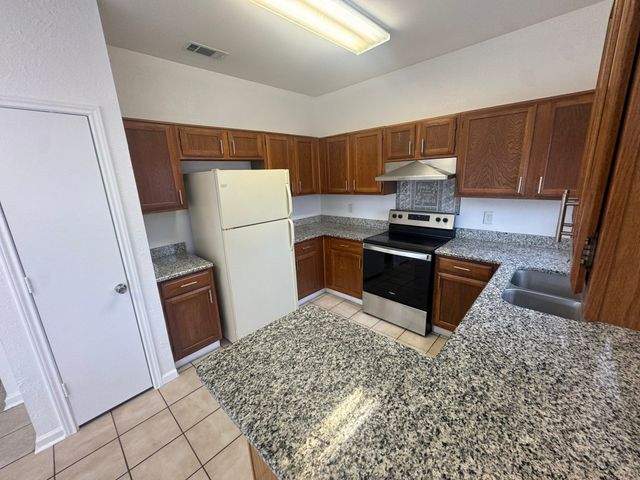 301 Spanish Moss Drive, Arlington, TX 76018