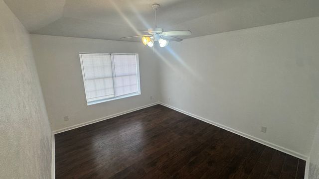 301 Spanish Moss Drive, Arlington, TX 76018