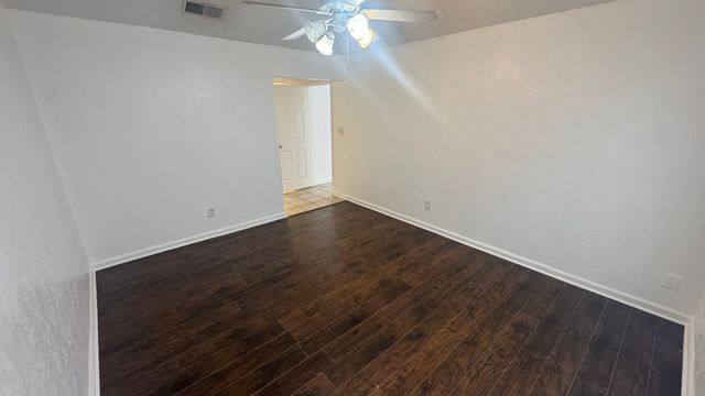 301 Spanish Moss Drive, Arlington, TX 76018