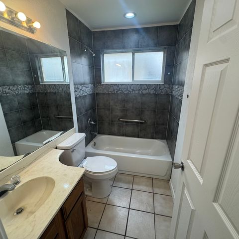 301 Spanish Moss Drive, Arlington, TX 76018