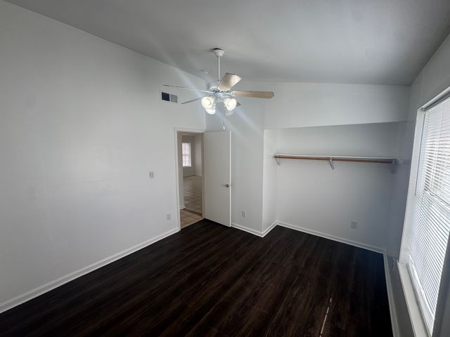 301 Spanish Moss Drive, Arlington, TX 76018