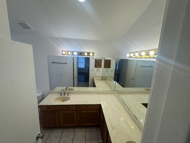 301 Spanish Moss Drive, Arlington, TX 76018