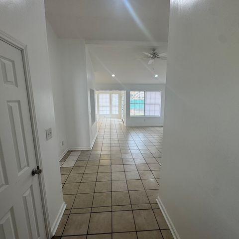 301 Spanish Moss Drive, Arlington, TX 76018