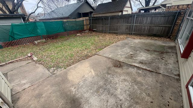 301 Spanish Moss Drive, Arlington, TX 76018