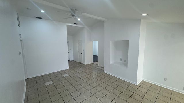 301 Spanish Moss Drive, Arlington, TX 76018