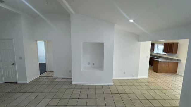 301 Spanish Moss Drive, Arlington, TX 76018