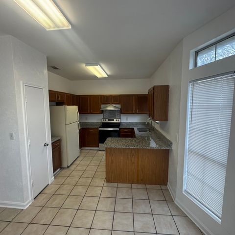 301 Spanish Moss Drive, Arlington, TX 76018