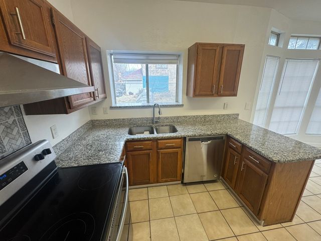 301 Spanish Moss Drive, Arlington, TX 76018