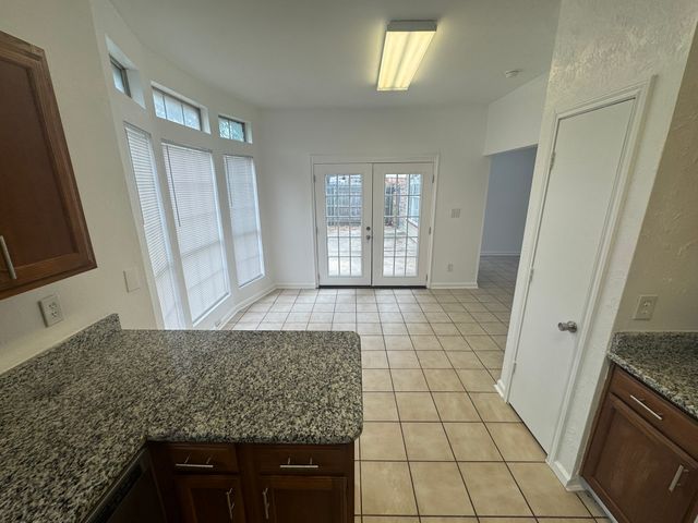 301 Spanish Moss Drive, Arlington, TX 76018