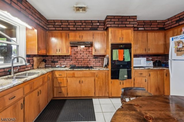 844 Lakeshore Dr, Aberdeen Twp., NJ 07735