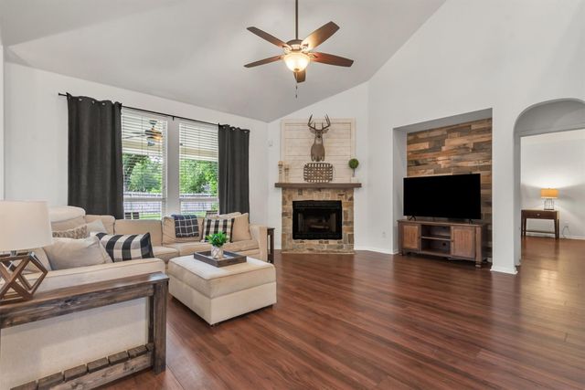 130 Clover Leaf CV, Buda, TX 78610