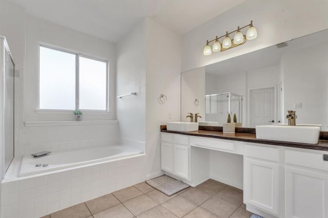 130 Clover Leaf CV, Buda, TX 78610