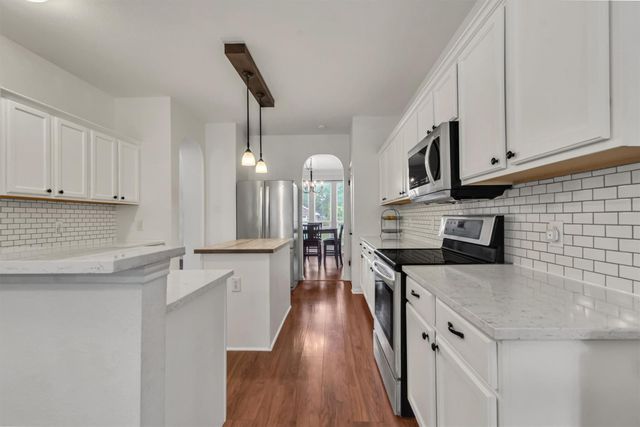130 Clover Leaf CV, Buda, TX 78610