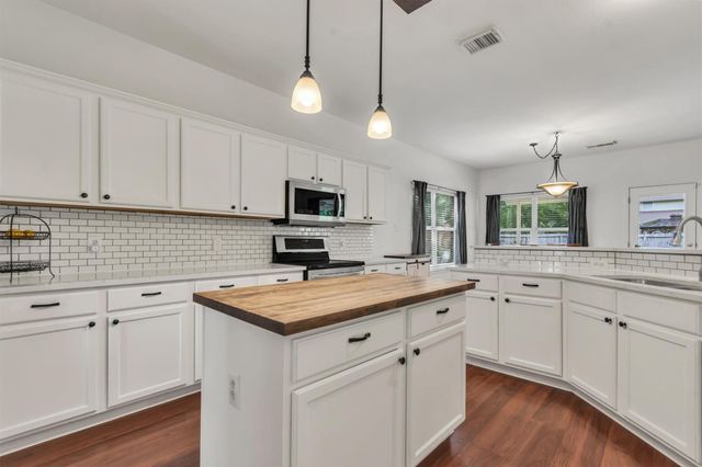 130 Clover Leaf CV, Buda, TX 78610