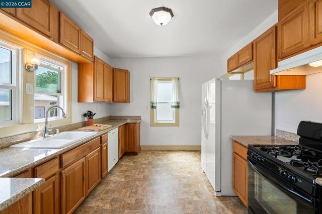 272 W 10Th St, Pittsburg, CA 94565