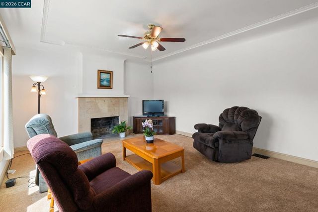 272 W 10Th St, Pittsburg, CA 94565