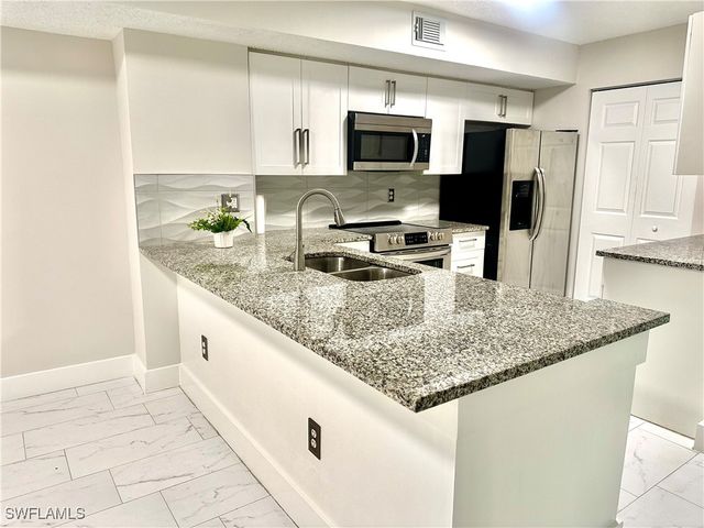 1875 Florida Club DR 7112, Naples, FL 34112