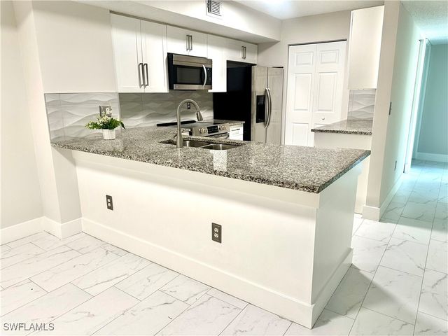 1875 Florida Club DR 7112, Naples, FL 34112