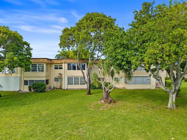 752 Lori Drive 219, Palm Springs, FL 33461