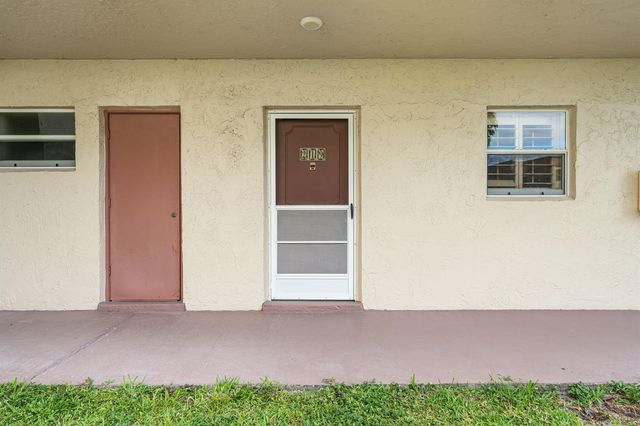 752 Lori Drive 219, Palm Springs, FL 33461