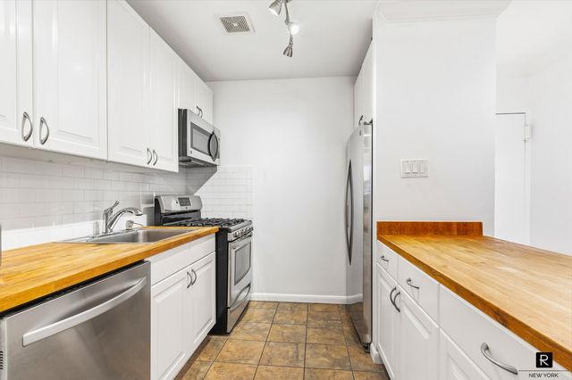 319 E 105th St Apt 2D, New York City, NY 10029