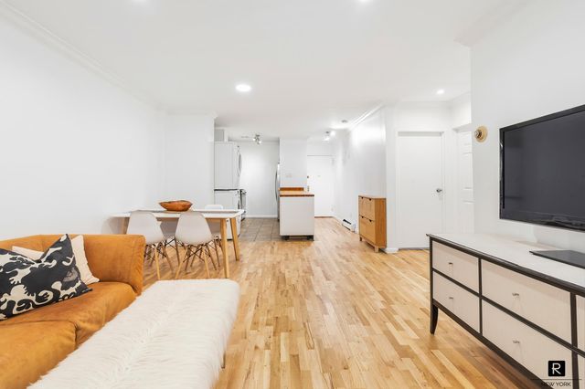 319 E 105th St Apt 2D, New York City, NY 10029