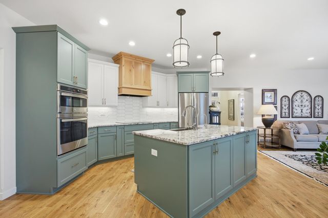 818 Rania Way W, West Fargo, ND 58078