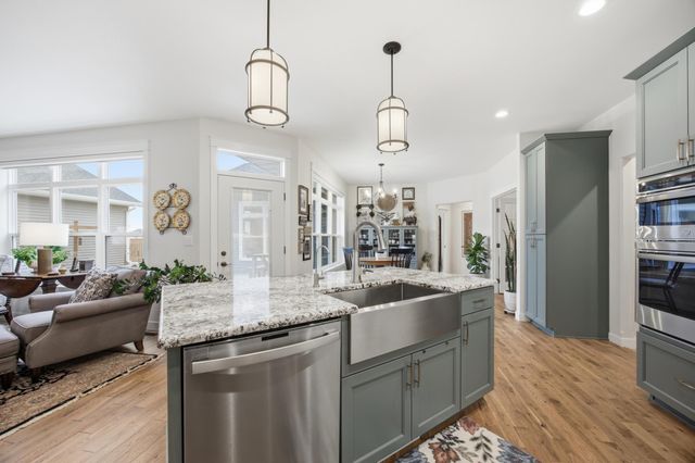 818 Rania Way W, West Fargo, ND 58078