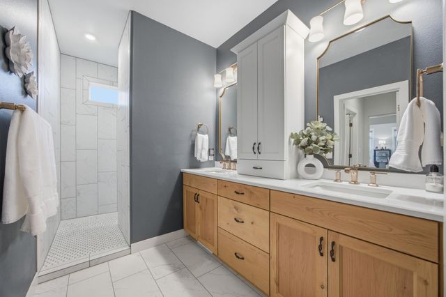 818 Rania Way W, West Fargo, ND 58078