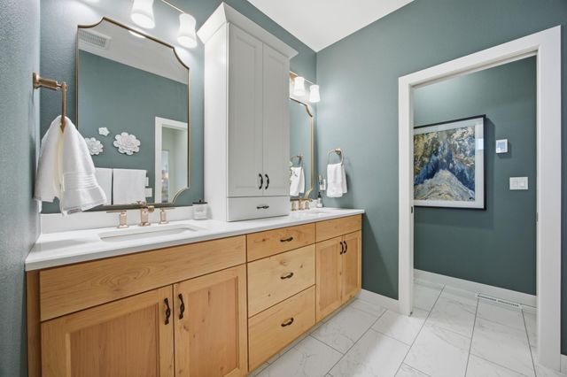 818 Rania Way W, West Fargo, ND 58078