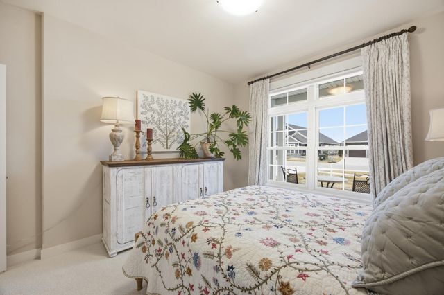 818 Rania Way W, West Fargo, ND 58078