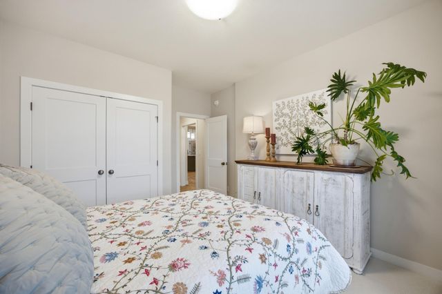 818 Rania Way W, West Fargo, ND 58078