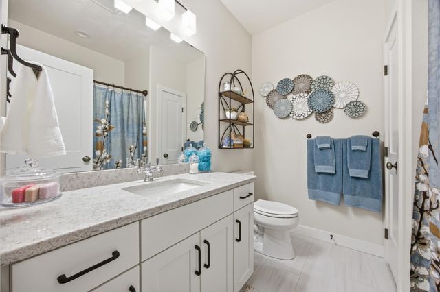 818 Rania Way W, West Fargo, ND 58078