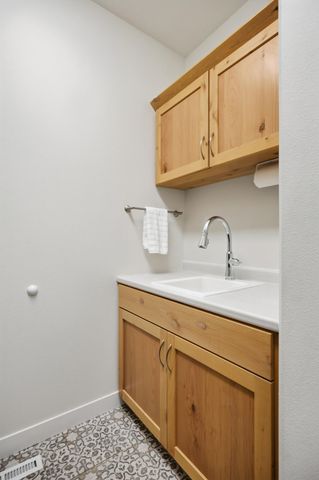 818 Rania Way W, West Fargo, ND 58078