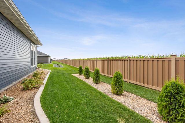 818 Rania Way W, West Fargo, ND 58078