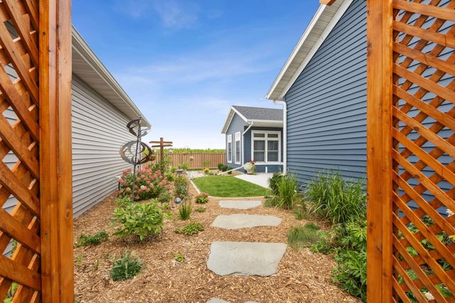 818 Rania Way W, West Fargo, ND 58078