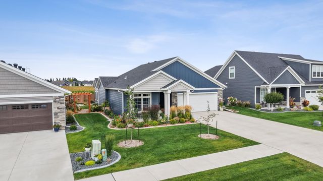 818 Rania Way W, West Fargo, ND 58078
