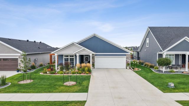 818 Rania Way W, West Fargo, ND 58078