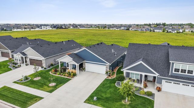 818 Rania Way W, West Fargo, ND 58078