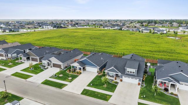 818 Rania Way W, West Fargo, ND 58078