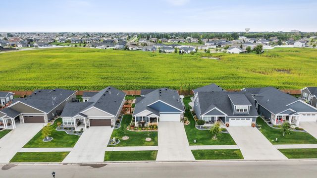 818 Rania Way W, West Fargo, ND 58078