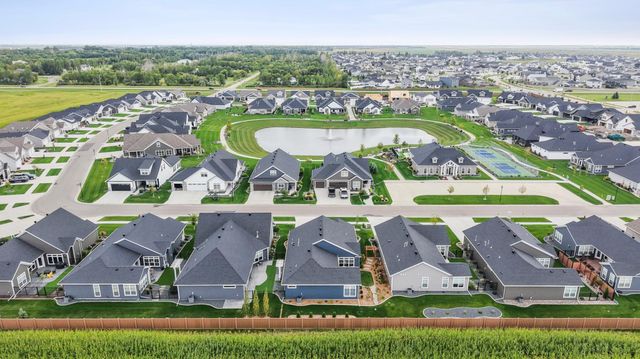 818 Rania Way W, West Fargo, ND 58078