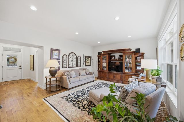 818 Rania Way W, West Fargo, ND 58078