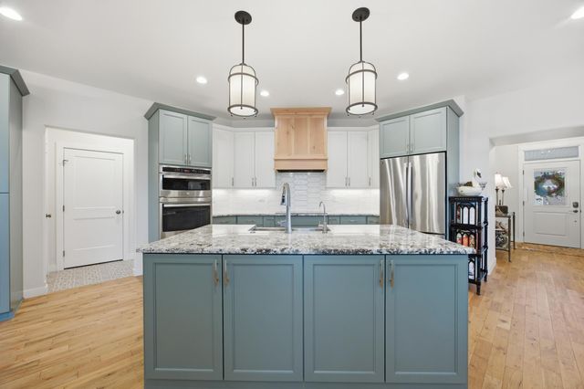 818 Rania Way W, West Fargo, ND 58078