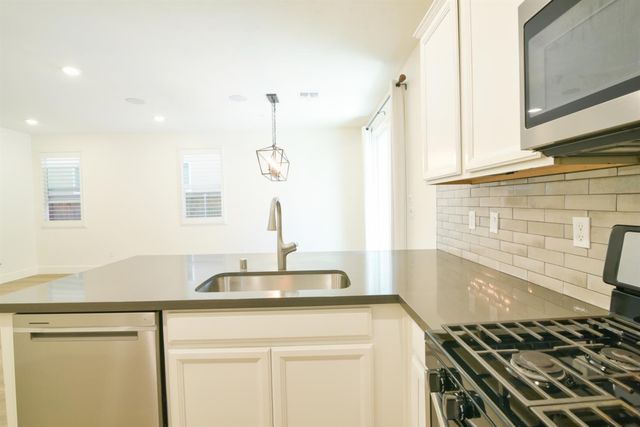 9941 Del Surf Ln, Elk Grove, CA 95757