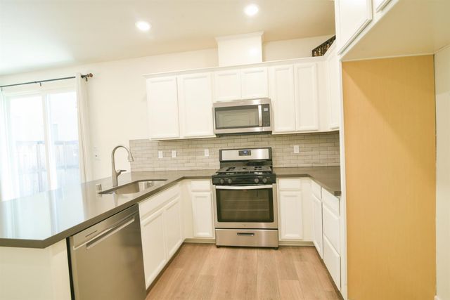 9941 Del Surf Ln, Elk Grove, CA 95757