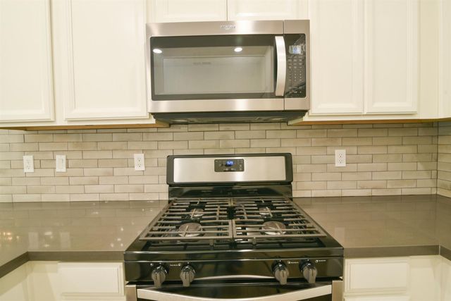 9941 Del Surf Ln, Elk Grove, CA 95757